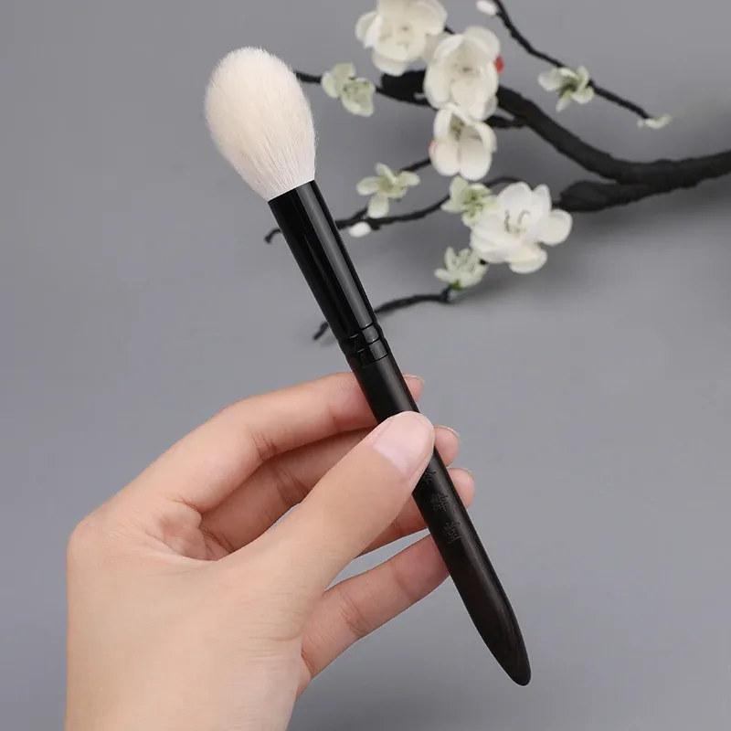 Z183s 專業手工化妝刷柔軟 Saikoho 山羊毛圓形螢光筆刷烏木柄化妝刷
