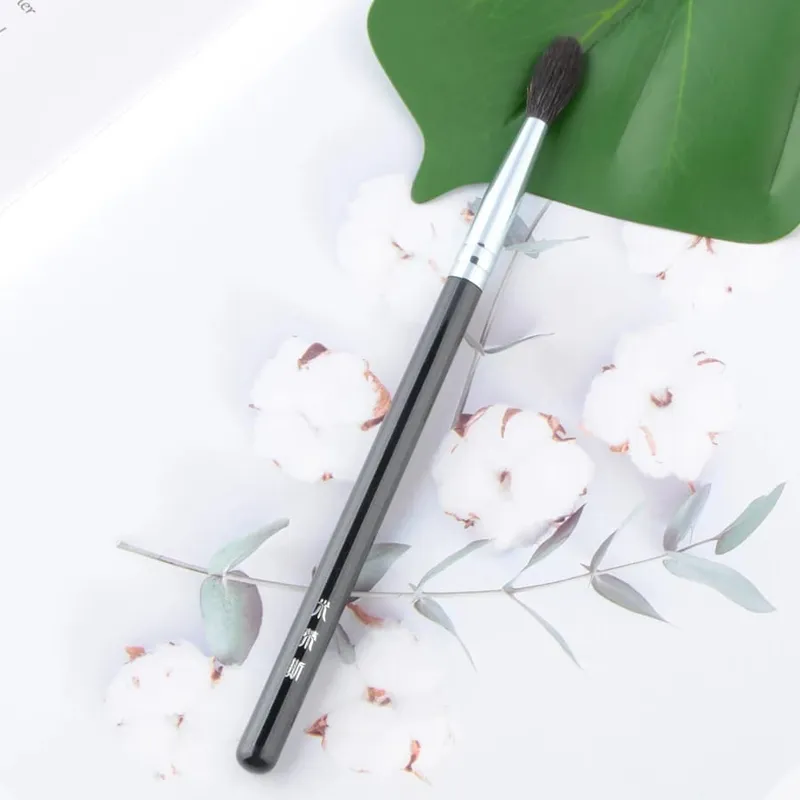 Pincéis de maquiagem iluminador, vinco, sombra, multifuncional, pincel de maquiagem, cabo de madeira, ferramenta cosmética, cabelo de esquilo natural, 1 peça