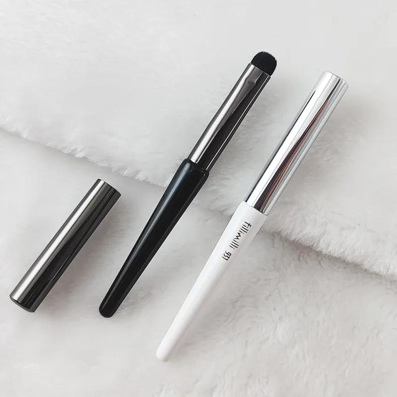 1pc batom mistura pincéis de maquiagem precisão sombra compõem escova abobadada pequena escova labial portátil com caso 931 sintético ha — image 3