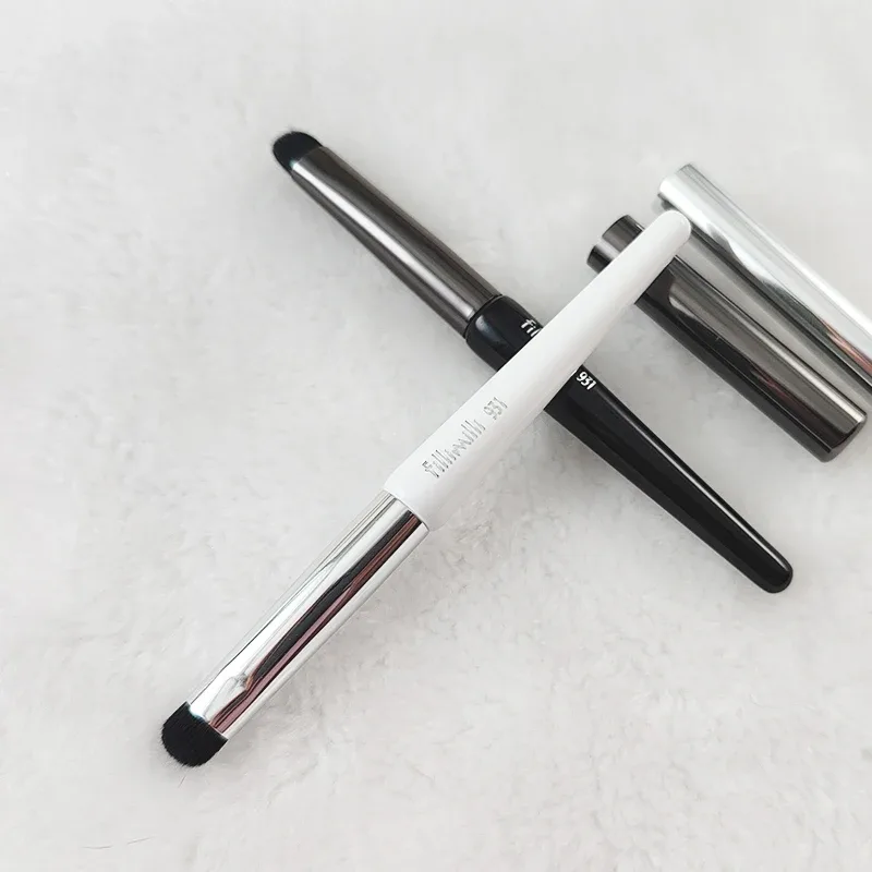 1pc batom mistura pincéis de maquiagem precisão sombra compõem escova abobadada pequena escova labial portátil com caso 931 sintético ha — image 6
