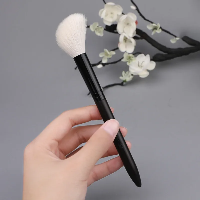 Z190s 專業手工化妝刷柔軟 Saikoho 山羊毛多任務斜角輪廓腮紅刷烏木化妝刷