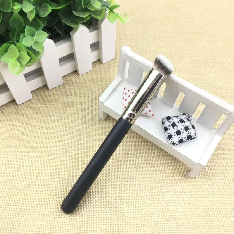 1 piece Angled Concealer Makeup brushes M270s Small partial Liquid Foundation Cream Make up brush Beauty Tools Cosmetics