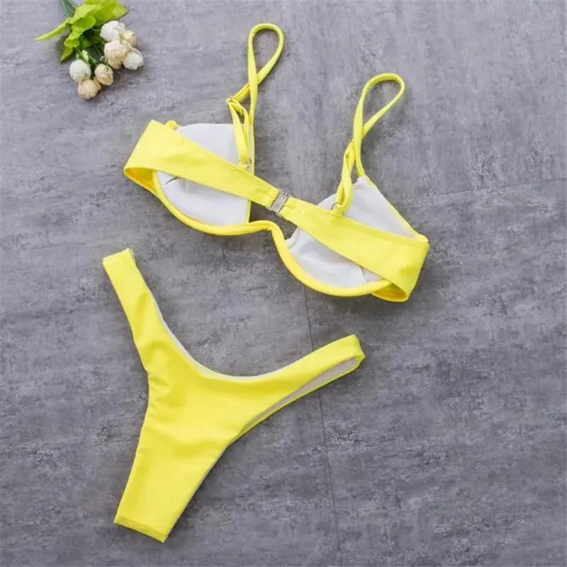 Feminino 2 pçs conjunto de biquíni cor sólida fio acolchoado em forma de v volta fivela sutiã triângulo cintura alta calcinha verão conjunto de natação roupa interior