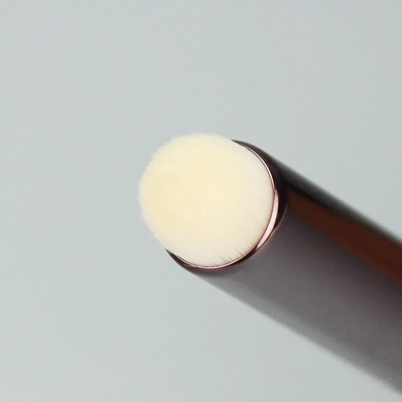 1pc mini batom na ponta do dedo mistura pincéis de maquiagem corretivo de precisão compõem escova abobadada pequena escova labial portátil multifuncti