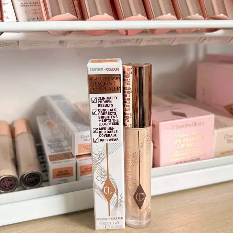 Charlotte Tilbury CT Highlighter Foundation Continuously Texture of The Makeup Hydrating Concealer Brightens Powder Compact