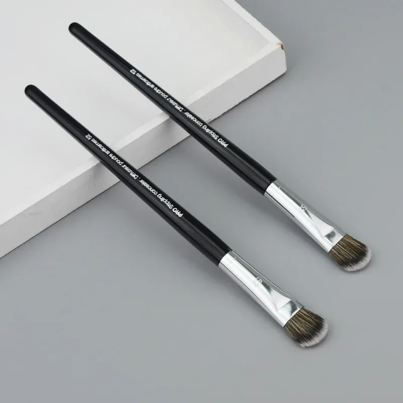 1/2Piece Foundation Concealer Brush Face Shadow Broom Eyeshadow Stippling Concealer Brushes Makeup Tools model 52#