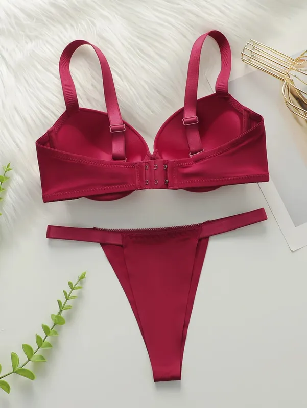 Sutiã acolchoado grosso sexy com suporte de aço é adequado para seios pequenos para mostrar seu tamanho Conjunto de roupa íntima feminina B2051