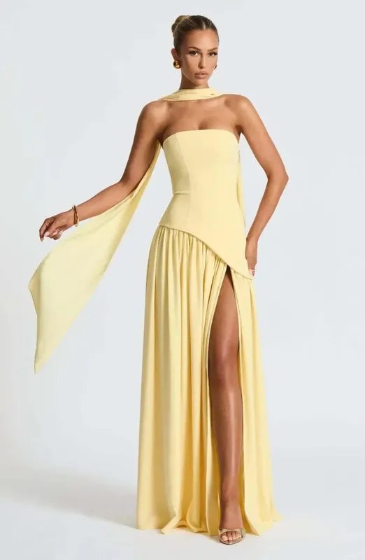 Vestido longo com emenda de malha amarela manteiga, elegante, sem alças, divisão, costas nuas, plissado, para mulheres, 2026, vestidos de festa à noite