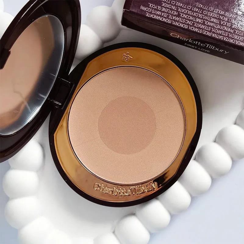 Charlotte micro leve pó almofada de ar pequena placa de ouro ajuste em pó 2 cores pó blush essência óleo tilbury cosméticos