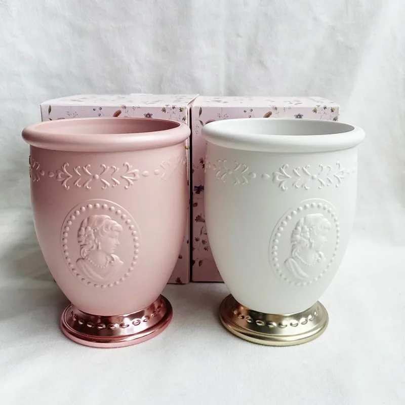 Laduree Queens Brush Holders White Pink Luxurious Makeup Brushes Cylinders Storage Containers