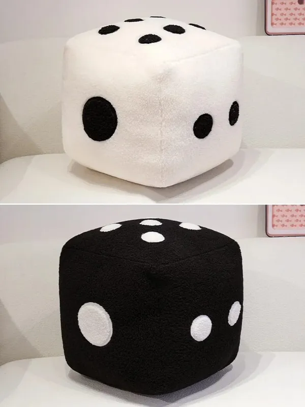 Travesseiro de dados divertido de 25cm, brinquedo de pelúcia macio, preto e branco, adereços de jogo, comparar tamanhos, presente engraçado para entretenimento de festa