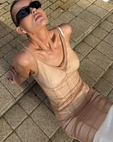 Vestido de renda retalhos estilingue e malha midi cover-up ver através sem mangas vestidos de cinta de espaguete feminino 2026 verão sexy chique ajuste