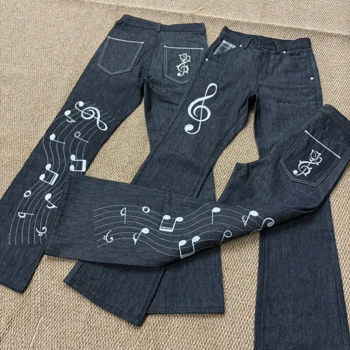 Note 玫瑰刺繡原色牛仔褲男女通用 1021M 版小喇叭高街穿直筒牛仔褲疊穿長褲男