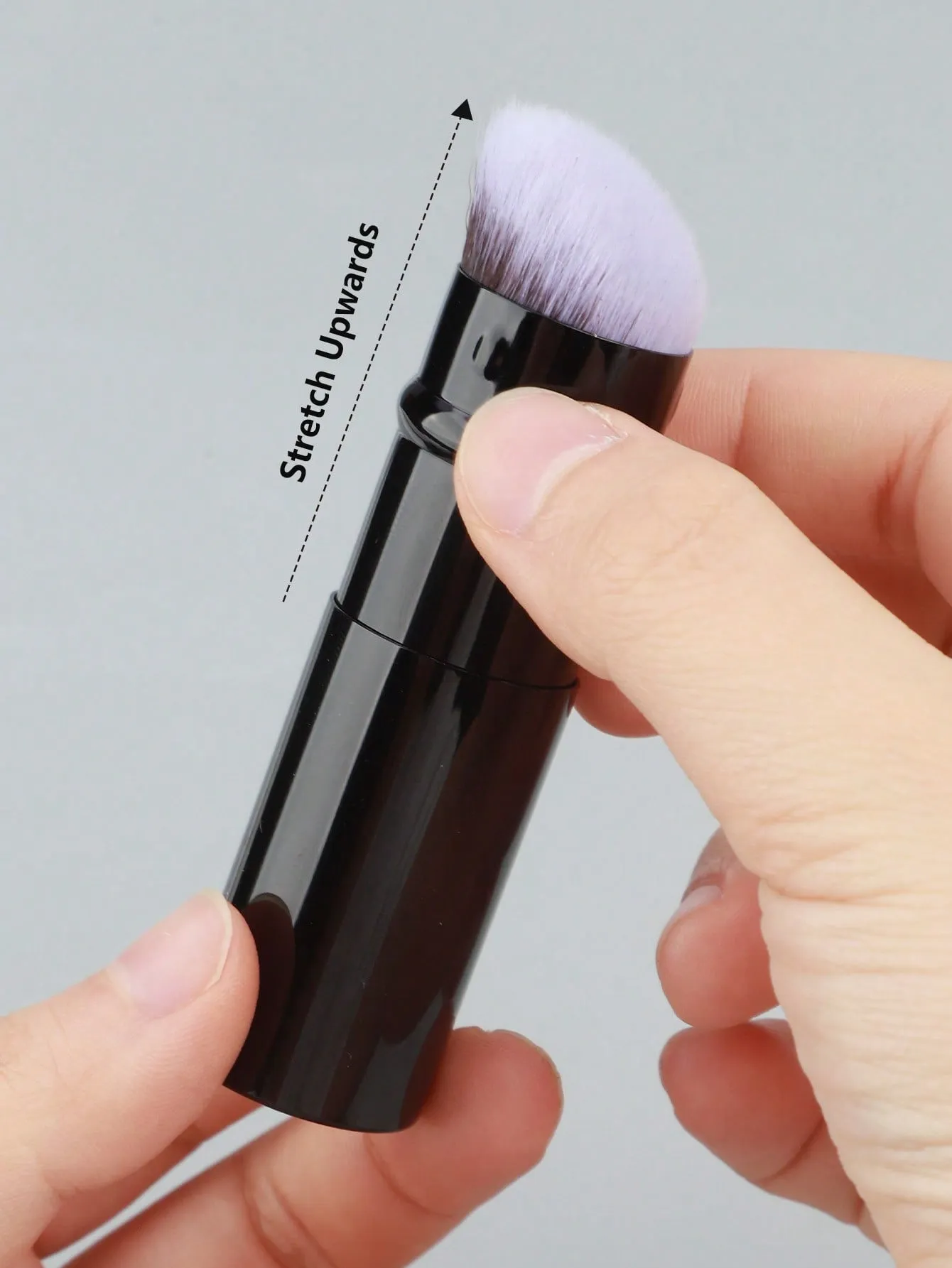 1-2 pincéis de maquiagem telescópicos, pincéis de maquiagem para base kabuki de viagem, pincéis de blush facial são usados ​​para misturar blushes líquidos