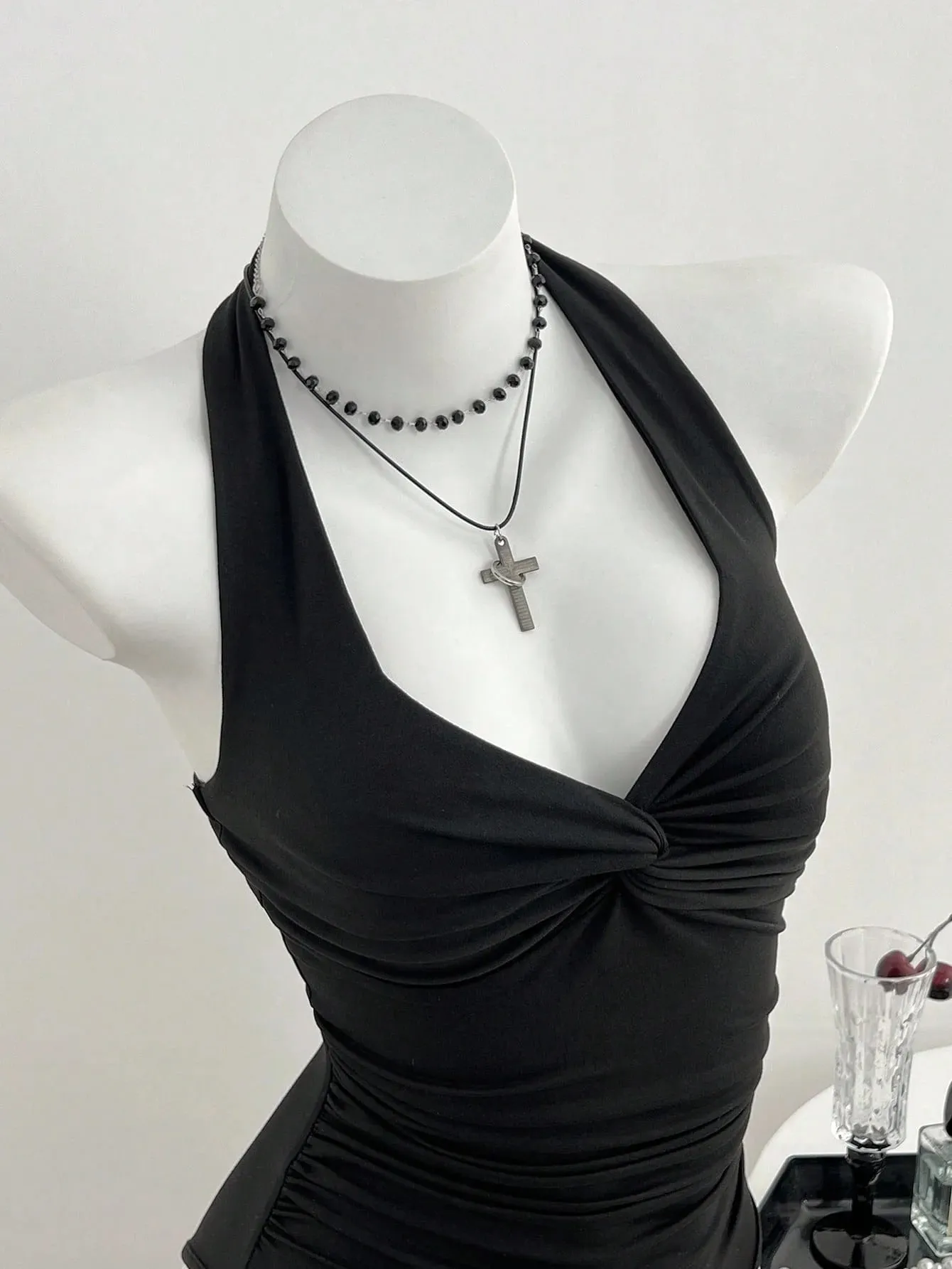Macacão feminino halter profundo com nó frontal torcido, cintura franzida, preto sólido, sem mangas, slim fit y2k, top básico