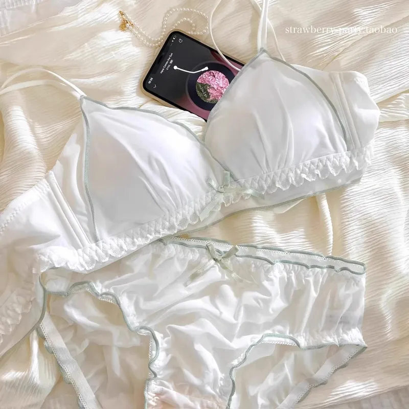 French thin cup girly lingerie no underwire small breast hold up no underwire sweet bra set