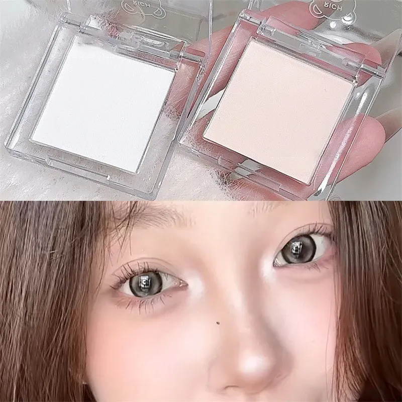 Paleta de iluminador facial branco puro fosco, monocromático, sombra de jade perolada, iluminador natural, maquiagem de contorno