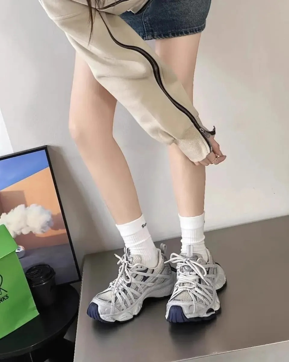 Primavera verão novo estilo das mulheres dos homens pai sapatos de fundo grosso superfície líquida sapatos esportivos na moda versátil respirável gravata sapatos