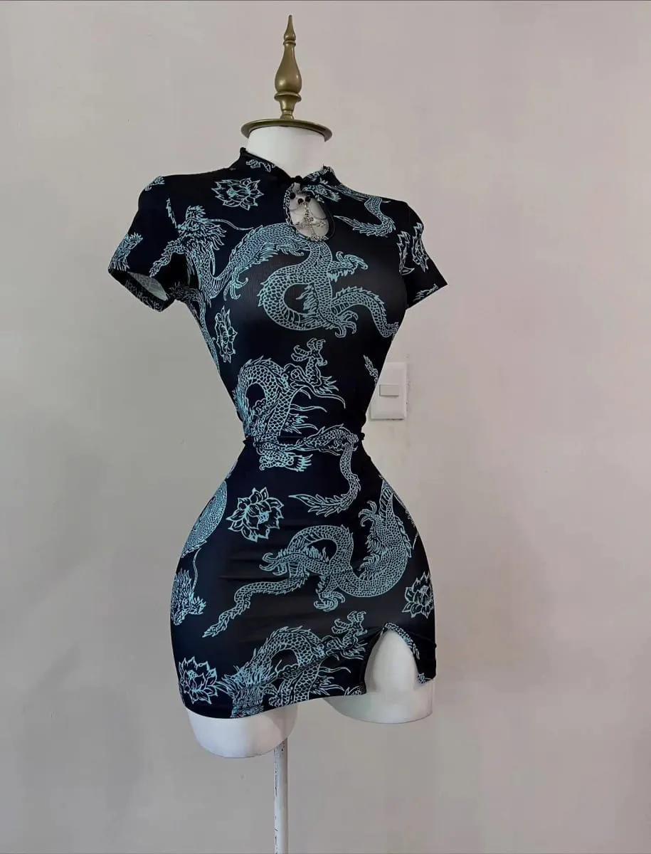 Tendência nacional estilo dragão padrão melhorado cheongsam gola alta de manga curta com saia curta com fenda sexy abotoada