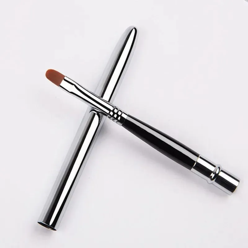 Caneta pincel de maquiagem para lábios prateados, portátil, alça de metal, batom cosmético, pincel de brilho labial com tampa protetora, pincéis de maquiagem