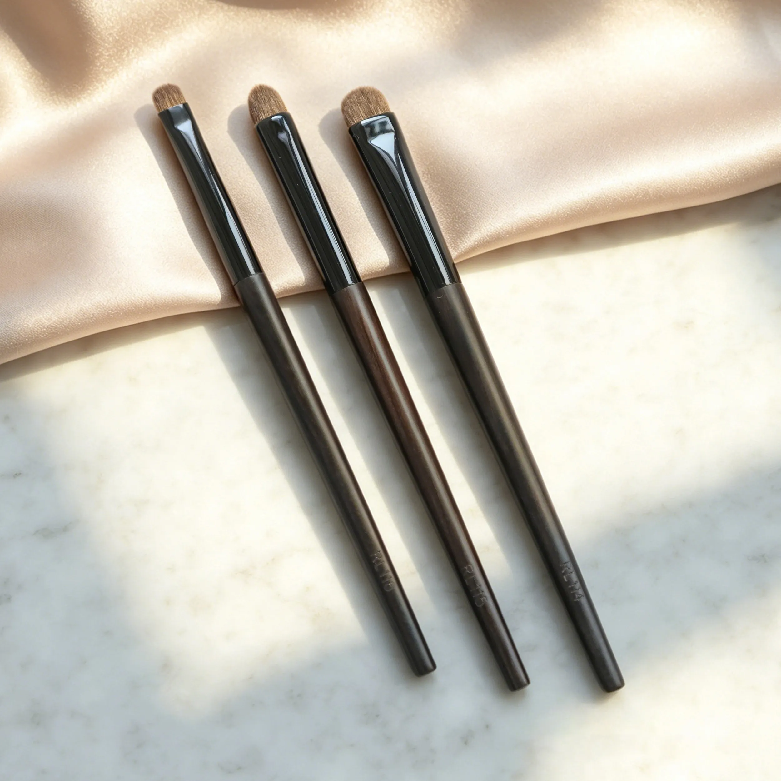 1pc profissional artesanal compõem escova esfumaçado sombra de olho mancha escova macia doninha lynx cabelo ébano madeira lidar com pincéis de maquiagem