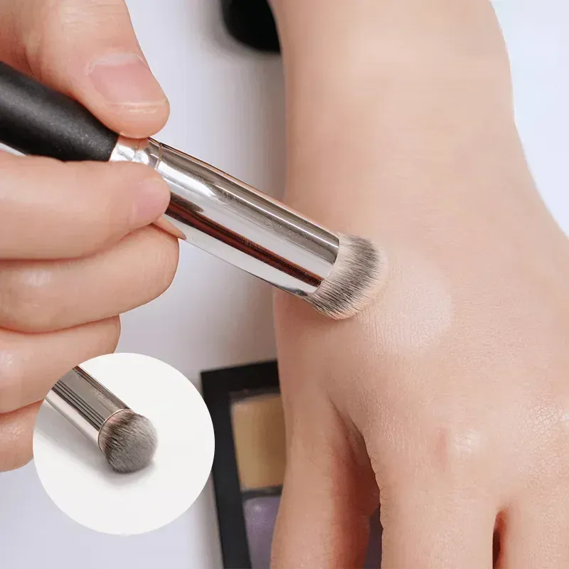 Pincel de maquiagem-escova de corretivo de base premium contorno blush pincéis impecáveis ​​sob os olhos denso rosto pincel de maquiagem para misturar