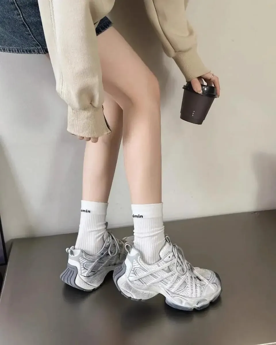 Primavera verão novo estilo das mulheres dos homens pai sapatos de fundo grosso superfície líquida sapatos esportivos na moda versátil respirável gravata sapatos