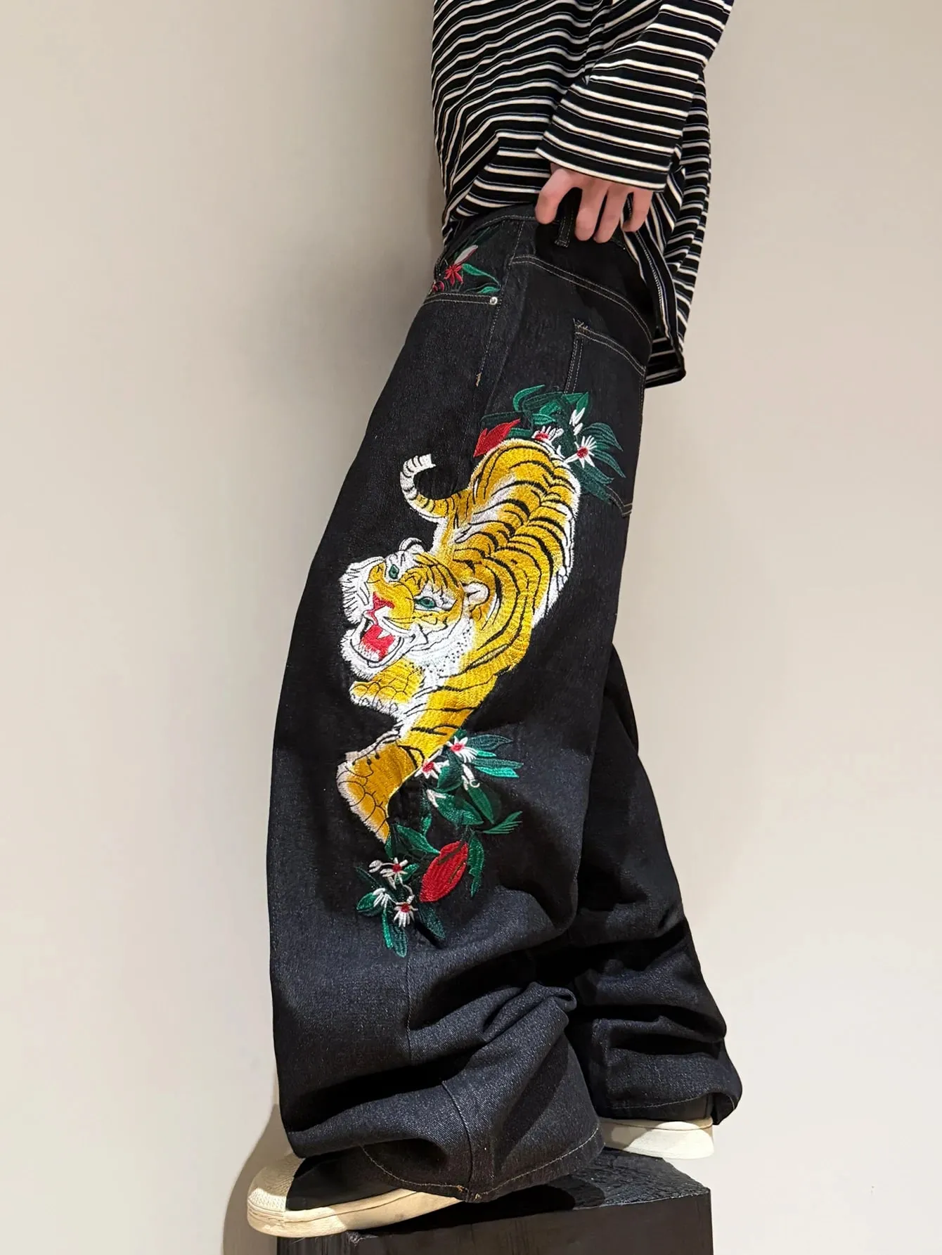 Jean noir ample à jambes larges pour hommes, pantalon droit polyvalent, Design de broderie de tigre rétro américain Y2K Street Hip-Hop tendance polyvalent