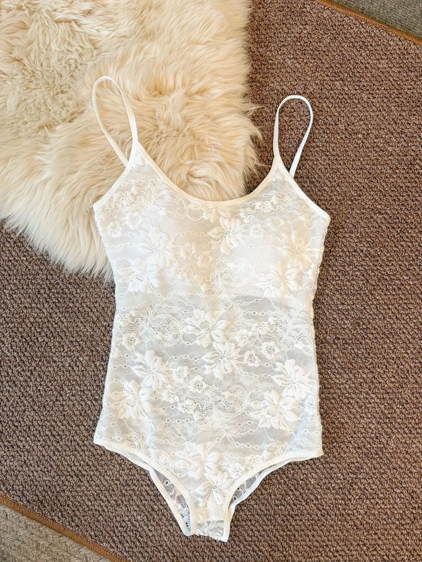 Sexy ver através de renda com forro elástico cinta de espaguete bodysuit mulher estilingue apertado macacão curto ajuste fino macacão playsuits