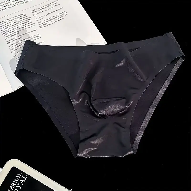 Men Ice Silk Briefs Ultra-thin Seamless Sexy Panties Quick Drying U Bulge Pouch Breathable Underwear Luxury Glossy Underpants