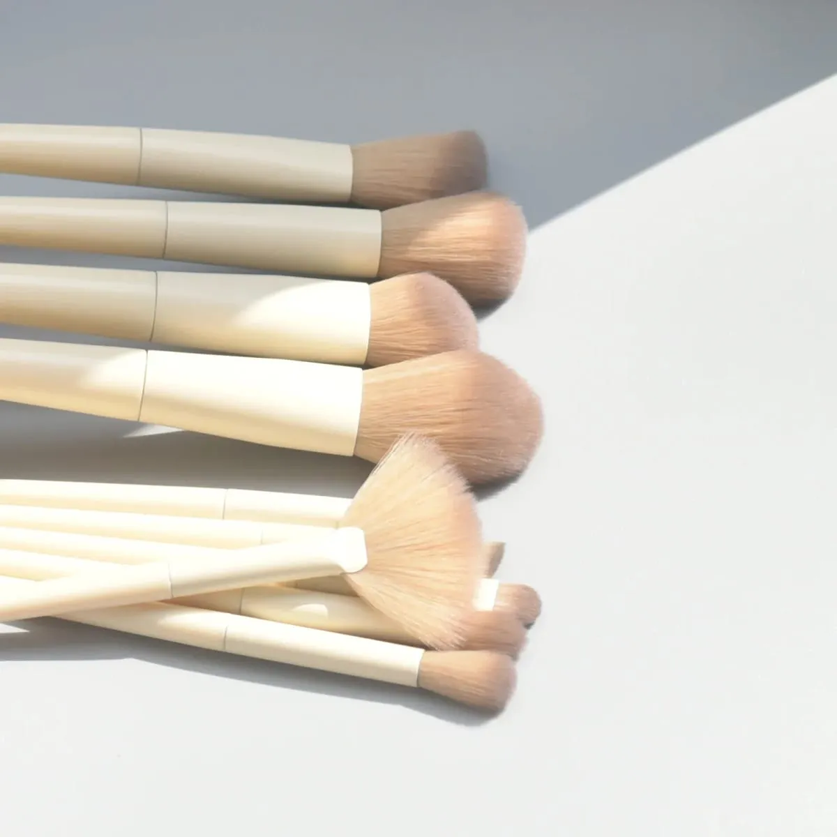 Conjunto de pincéis de maquiagem macios e fofos, base para sombra de olho, pó cosmético feminino, blush, mistura de beleza, ferramenta de beleza