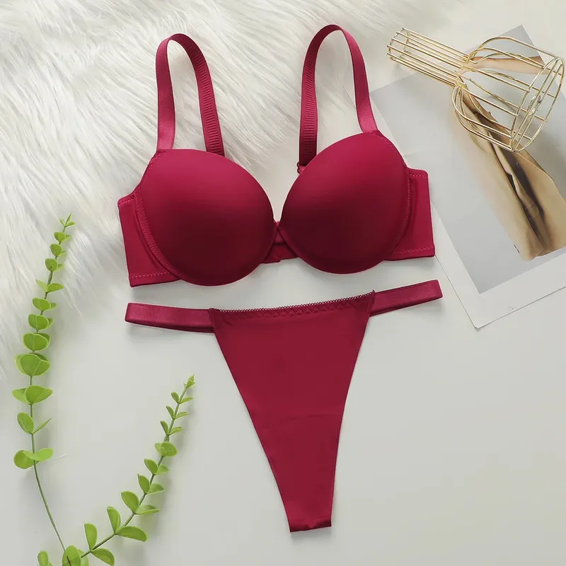 Sutiã acolchoado grosso sexy com suporte de aço é adequado para seios pequenos para mostrar seu tamanho Conjunto de roupa íntima feminina B2051
