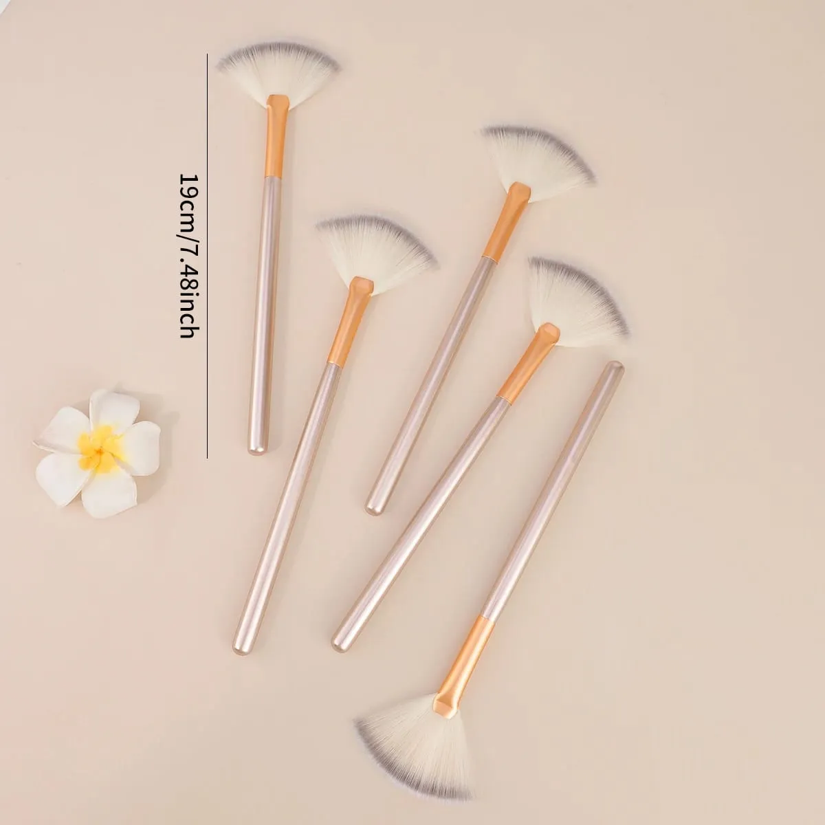 New Practical Facial Brushes Fan Makeup Brushes Soft Portable Mask Brushes Cosmetic Tools for Ladies Girls Nail Charm Beaut