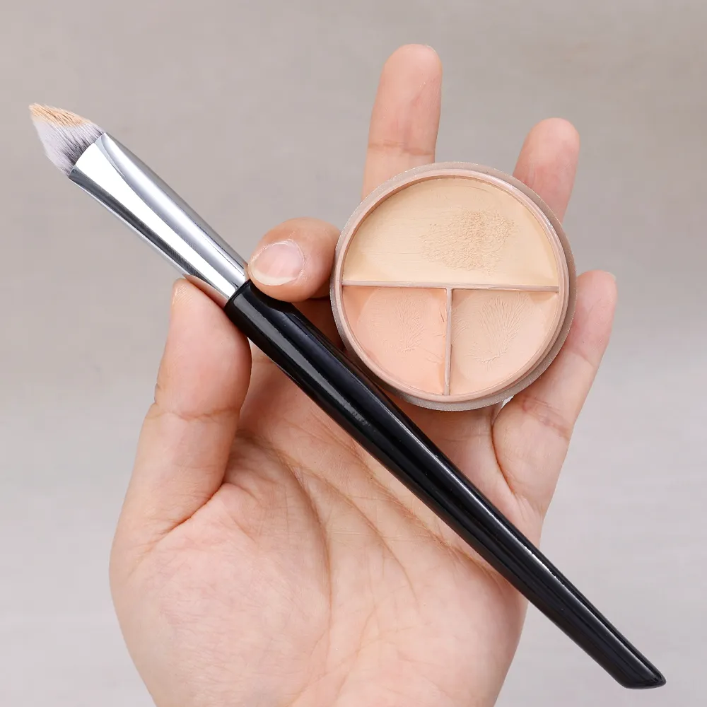 1Pcs Triangle Cone Concealer Brush Lacrimal Sulcus Cover Dark Circles Concealer Makeup Brushes Professional Makeup Beauty Tools