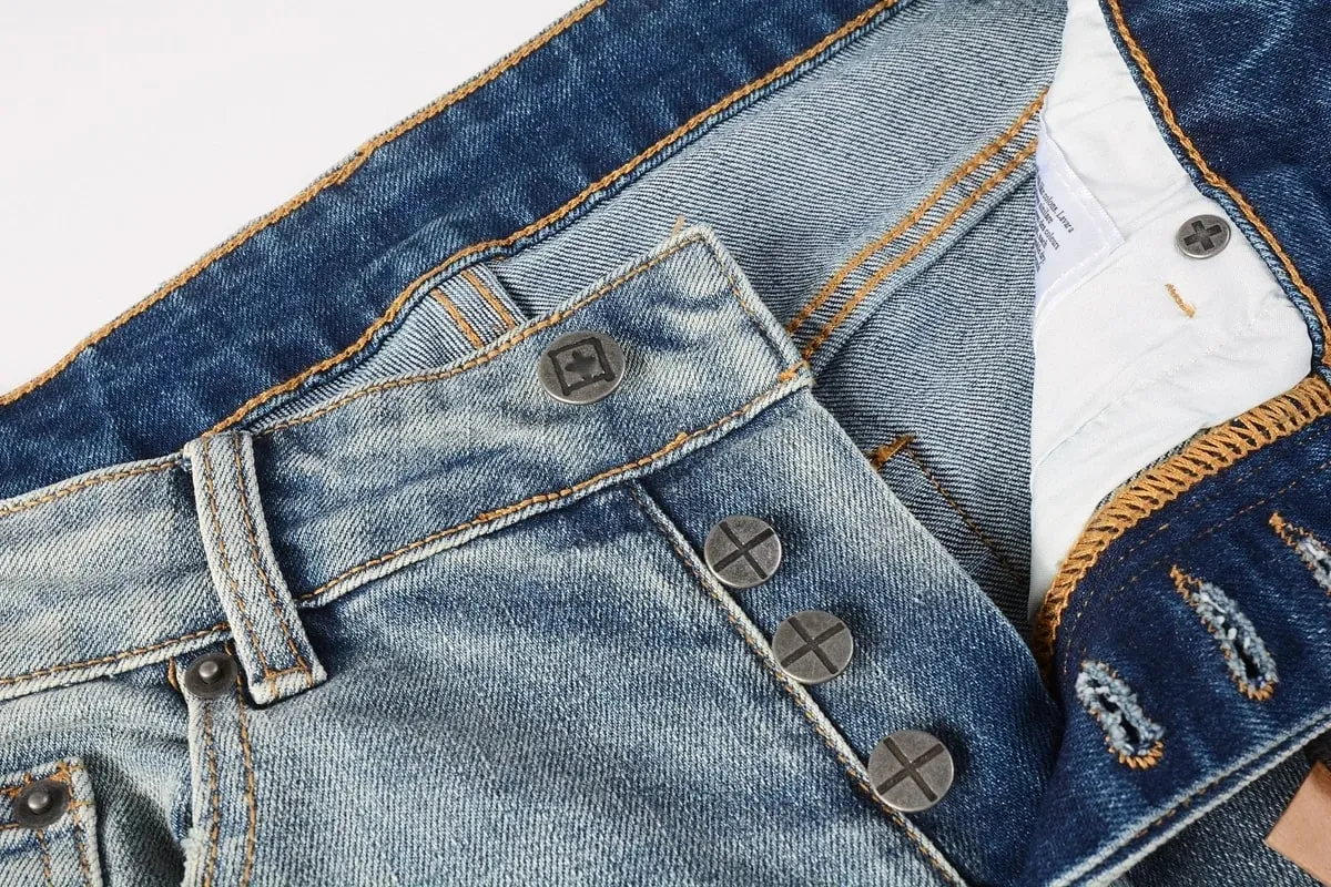 Jeans masculino high street light azul lavado desgastado com letras bordadas botão mosca adequado para todas as estações