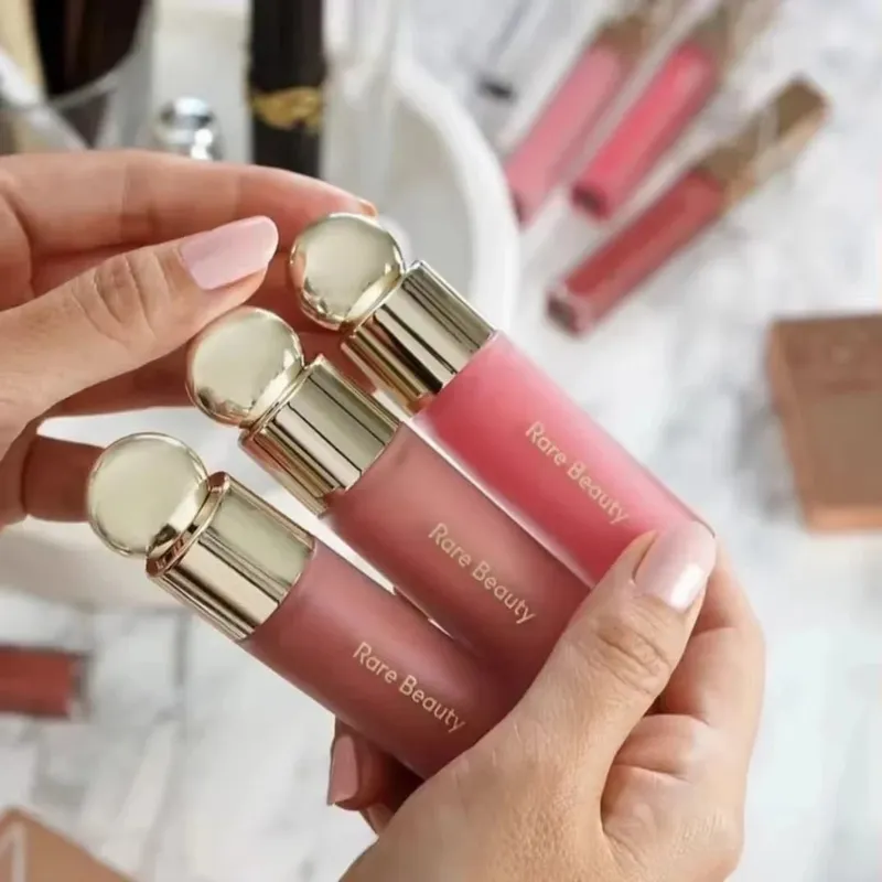 Blush líquido com pitada macia de beleza rara, sedoso e desliza suavemente, maquiagem rechonchuda de longa duração, esperança, amor, virtude, feliz, maravilha, vale a pena — image 4