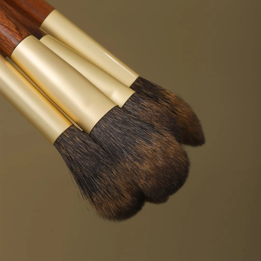 Professional Handmade Makeup Brushes 1PC Soft Squirrel Hair Blush Highlighter Brush African Rosewood Handle Make Up Brush
