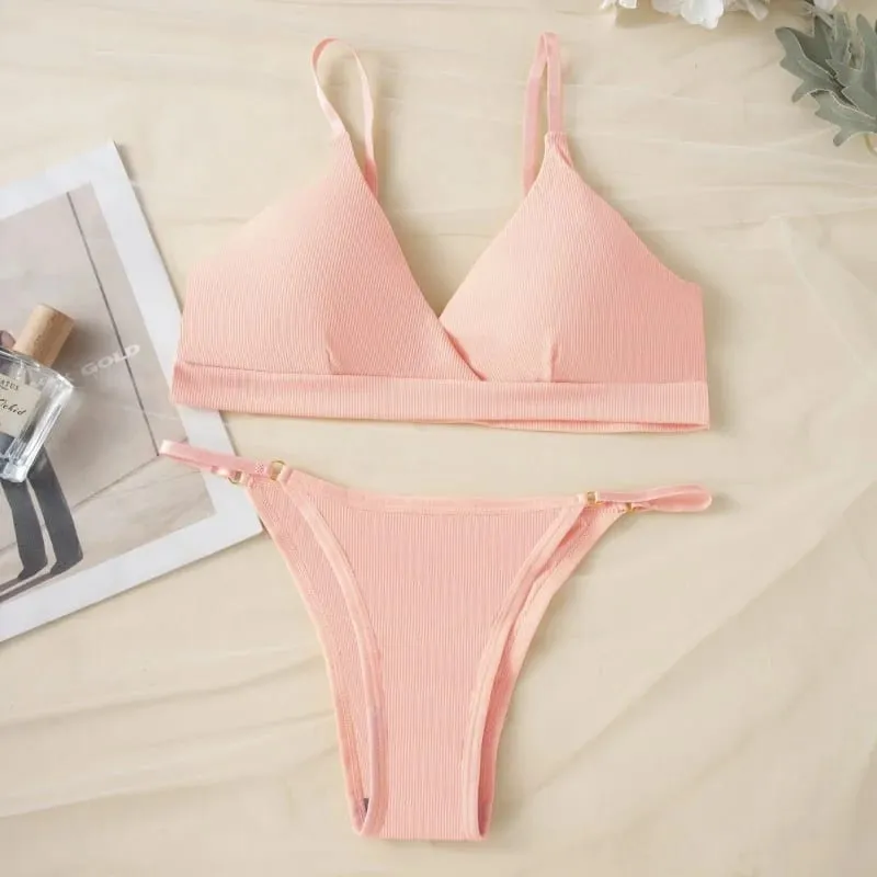 Mulheres com nervuras triângulo sutiã e calcinha conjunto sem fio com decote em v cinta fina sutiã cintura baixa briefs senhoras almofadas removíveis conjunto de lingerie