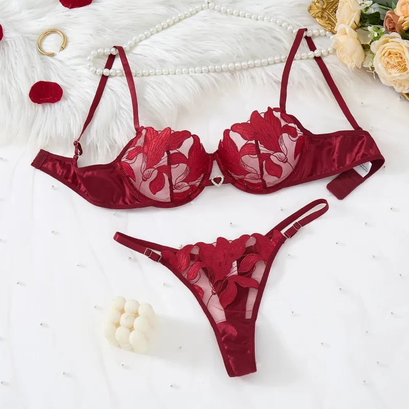 Embroidered Print Pajama Set - A Set Featuring a Floral Design Suitable for Women a Sexy Bra ZA824031