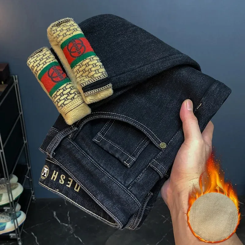Jean épais en peluche pour hommes, coupe cintrée, petits pieds, haut de gamme, tendance, léger, luxe, mode, élastique, chaud, nouvelle collection hiver 2025