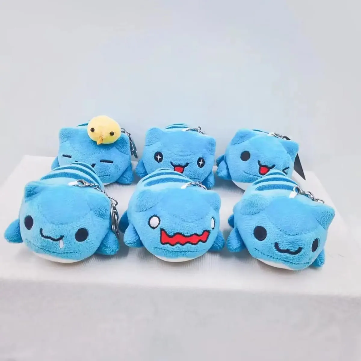 10 公分 Bugcat Capoo 毛絨吊墜動漫藍貓蠕蟲角色扮演背包裝飾鑰匙圈兒童生日禮物