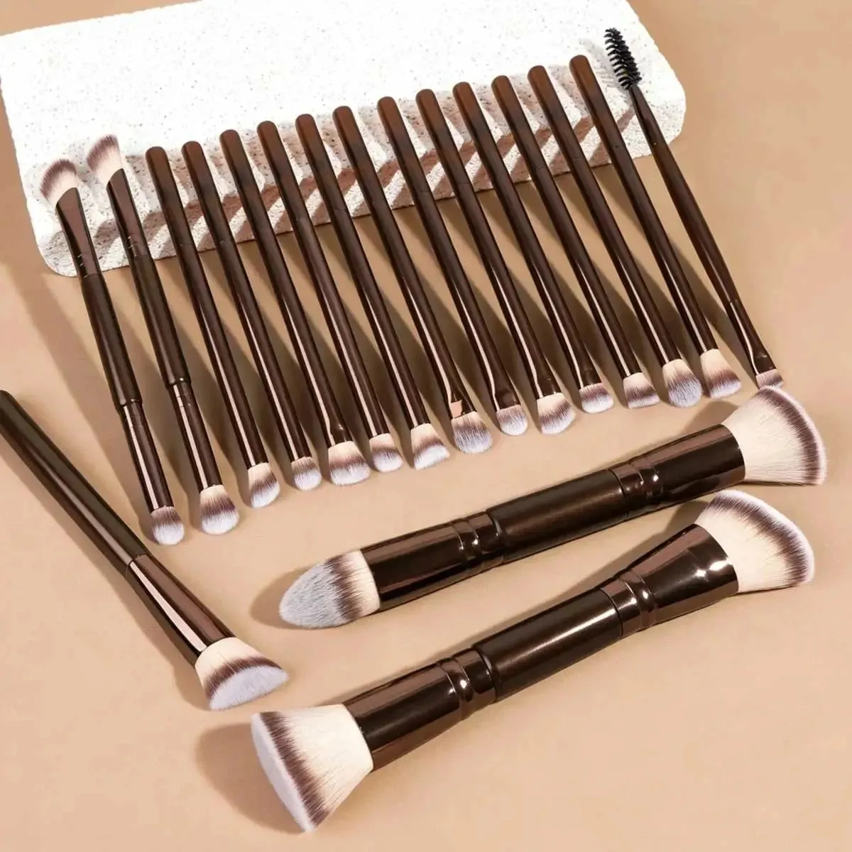 Conjunto de pincéis de maquiagem de alumínio profissional inclui pincéis de maquiagem de cabelo sintético macio de alta qualidade Pincel de base Pincel de pó