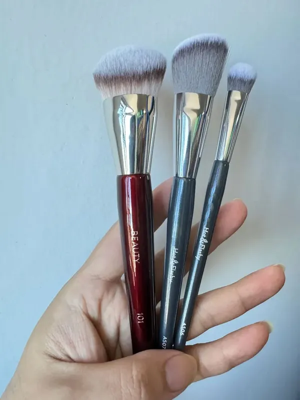 1pc angular base líquida fundação pincéis de maquiagem contorno corretivo compõem escovas cabo de madeira vermelha ferramentas cosméticas 101