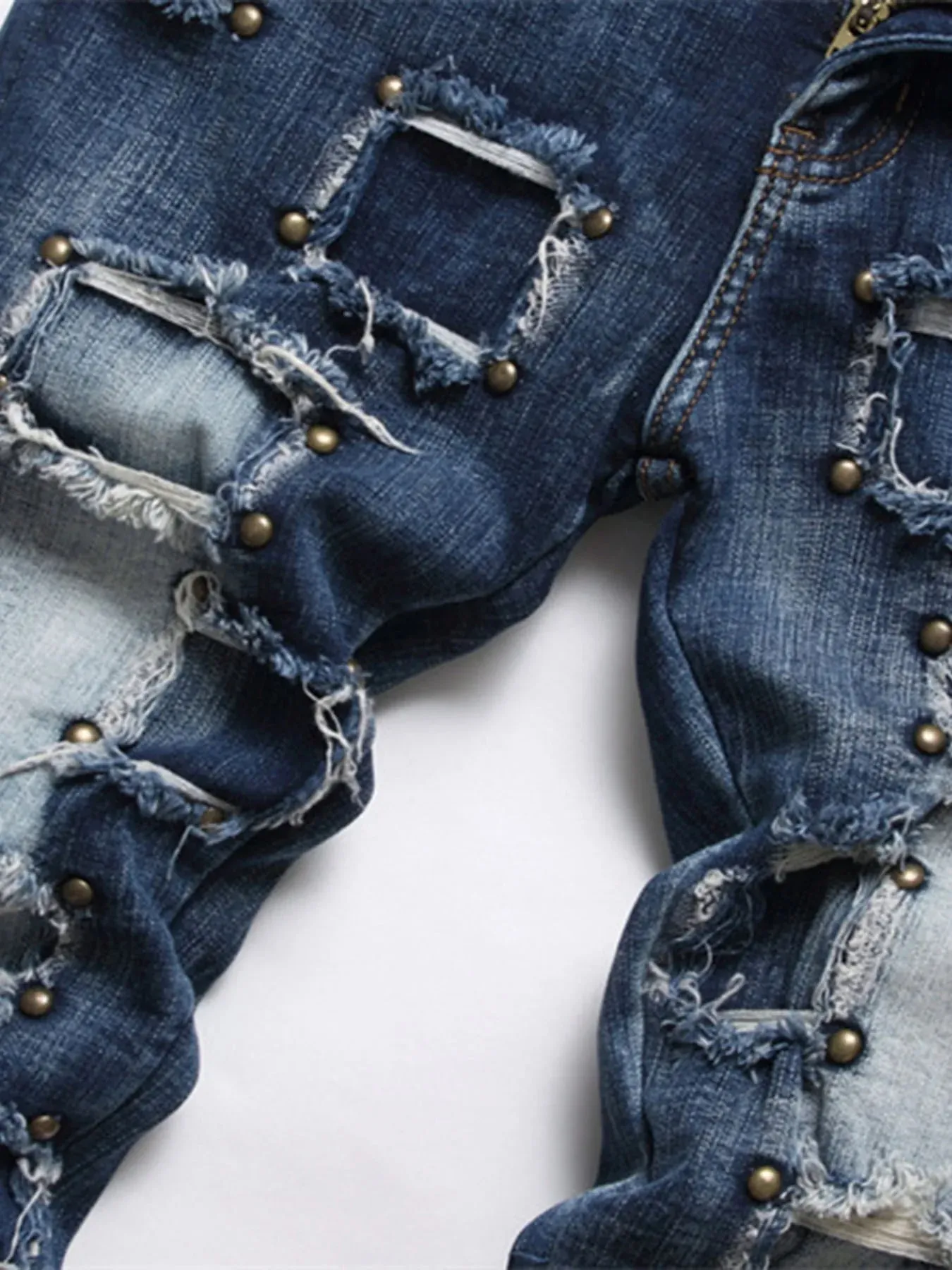 Novo punk jeans masculino com contas de unhas múltiplos buracos retalhos estilo mendigo moda masculina rua personalidade pequena reta
