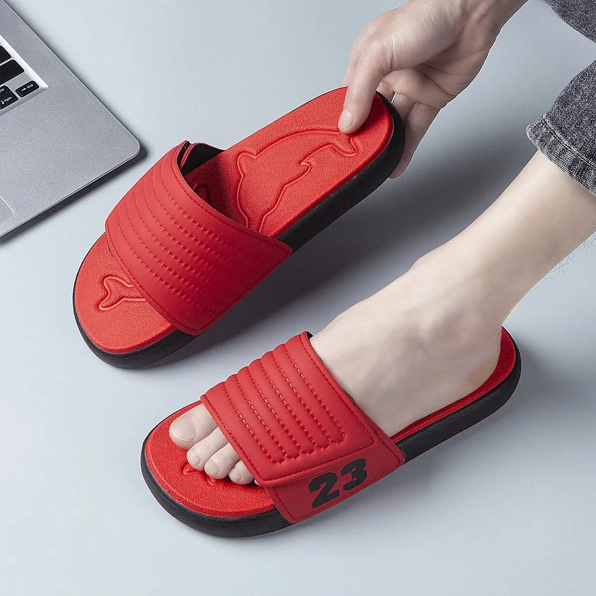 Chinelos de verão respiráveis ​​homens leves chinelos de secagem rápida confortáveis ​​slides interiores e exteriores à prova dwaterproof água sapatos de praia