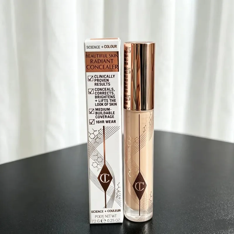 Charlotte Tilbury 玻尿粉底保濕中等遮瑕自然光澤 16 小時耐磨提亮遮瑕黑眼圈