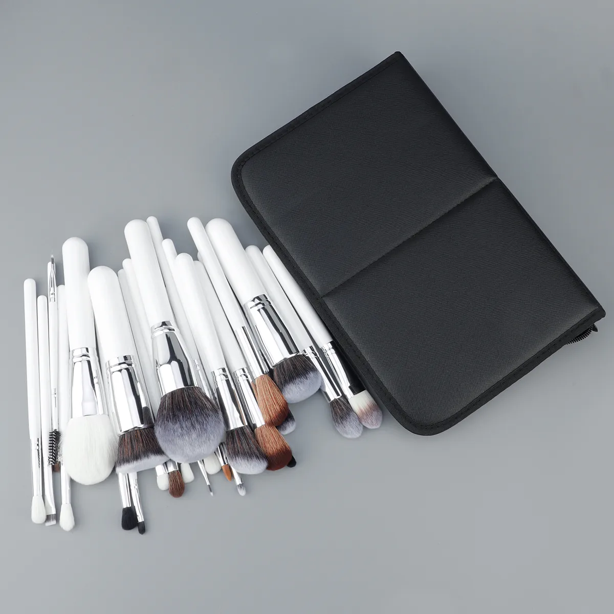 Conjunto de pincéis de maquiagem profissional, 30 peças com bolsa de armazenamento portátil, cerdas pretas e brancas, atendem totalmente às necessidades de maquiagem