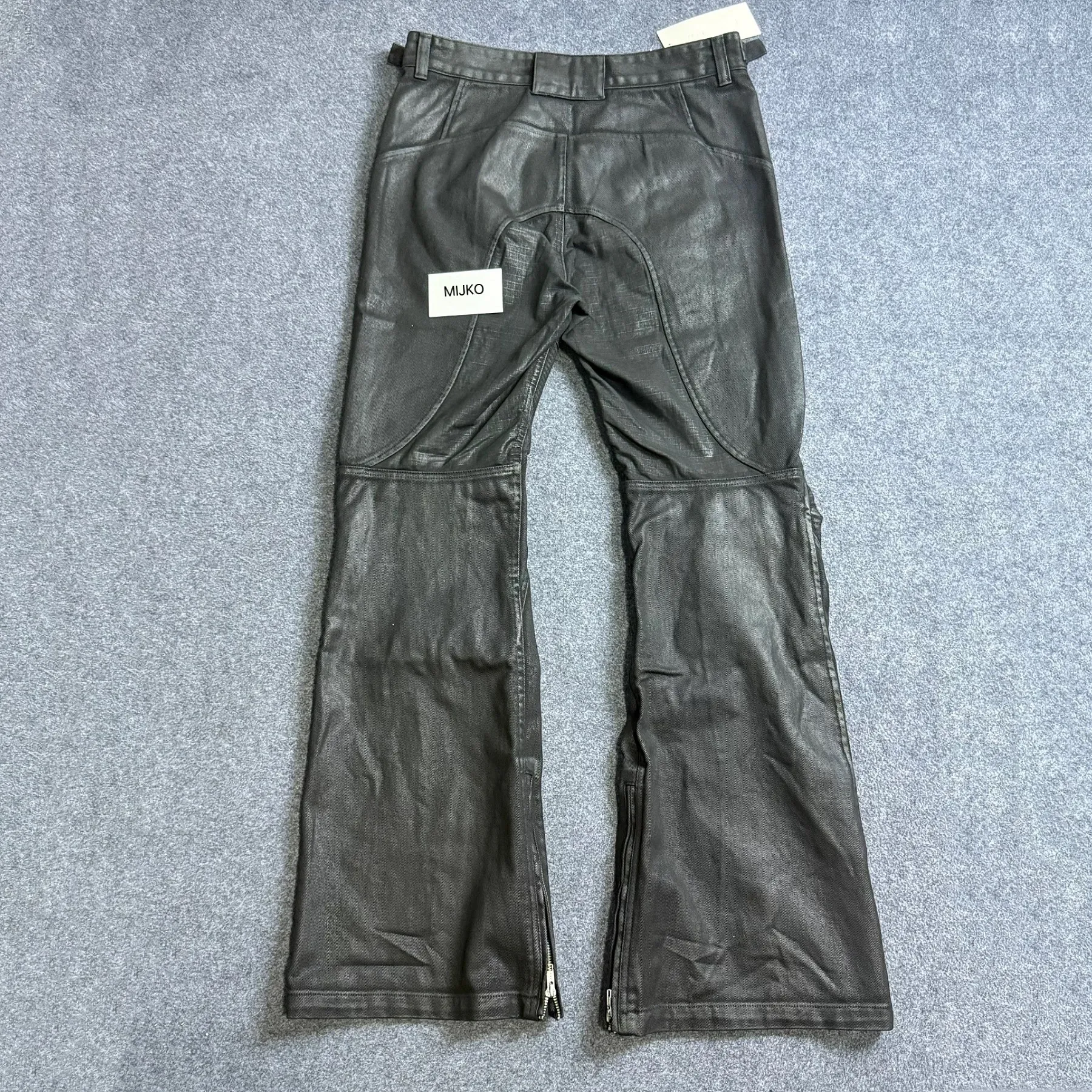 Techwear estilo encerado revestimento plissado retalhos punk queimado jeans homem cintura fivela design vintage motocicleta calças casuais
