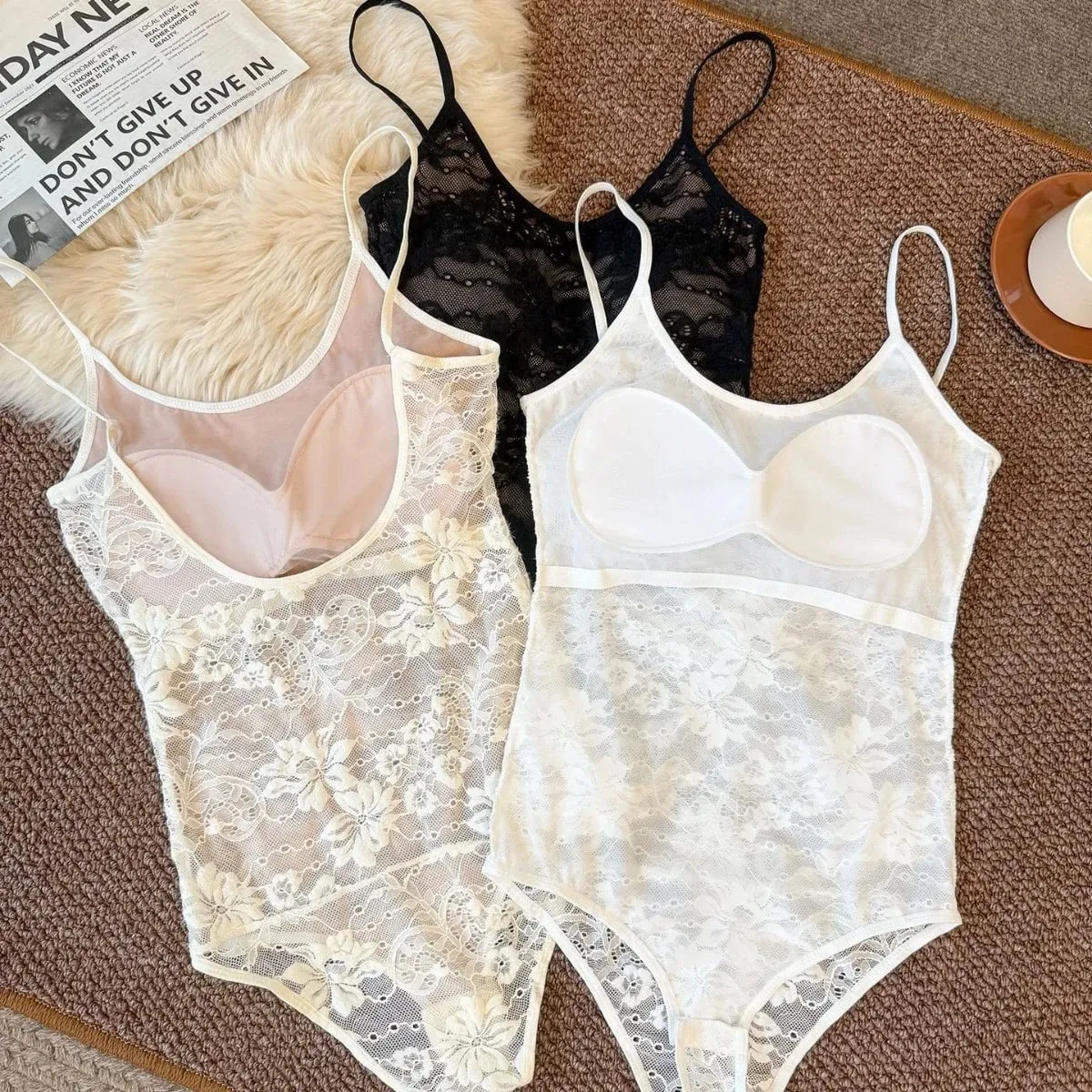 Sexy ver através de renda com forro elástico cinta de espaguete bodysuit mulher estilingue apertado macacão curto ajuste fino macacão playsuits