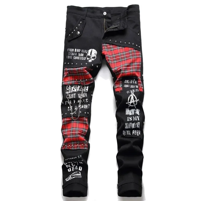 Escócia masculina vermelha xadrez tartan retalhos jeans punk rebite remendo preto calças jeans crânio letras impressas calças retas finas